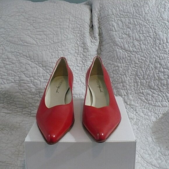 Stylish Red Heels by Unknown Brand - Picture 2 of 8